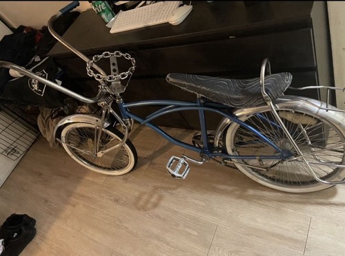 Schwinn blue cruiser bike - blue,