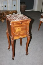 Comodino Francese Stile Luigi Filippo Con Intagli e Piano in Marmo XIX secolo