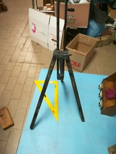 Vecchio cavalletto da pittore in legno scuro .alt.200 cm gambe raddopiano aperii