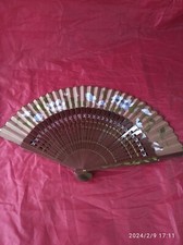 Ventaglio In Legno Traforato E Dipinto A Mano