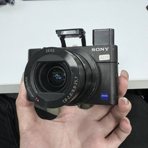 Nuova fotocamera digitale - nuova,