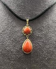 Ciondolo oro 18kt con 2 cabochon di corallo rosso mediterraneo naturale