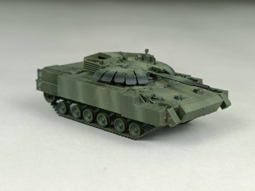 1/144 costruito moderno russo