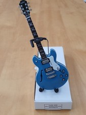 Miniature Guitar (24cm Tall) 
