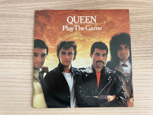 Queen play the game a - queen, /