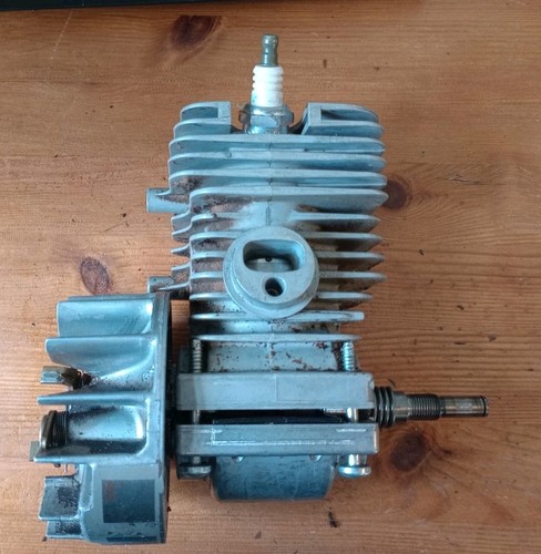 Gruppo motore motosega - , a