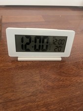 sveglia digitale da comodino