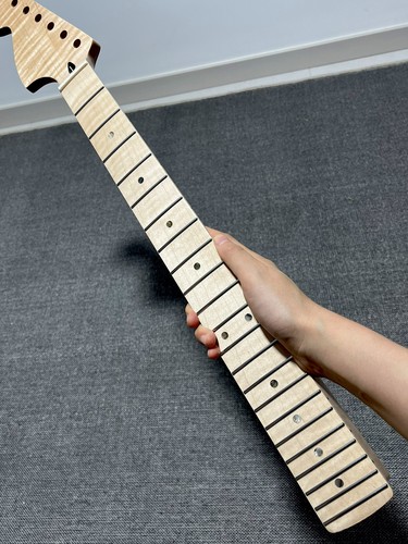 Manico per chitarra elettrica