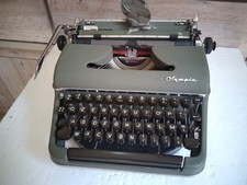 MACCHINA DA SCRIVERE OLYMPIA
