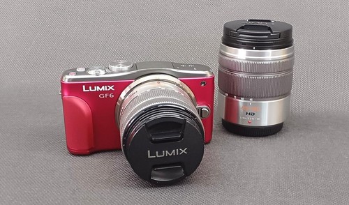 Kit fotocamera mirrorless