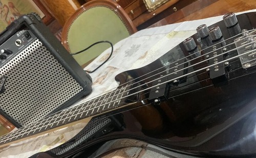 Basso elettrico nero - basso,