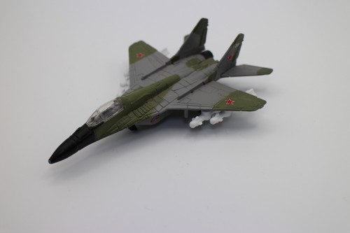 Aereo giocattolo jet mimetico