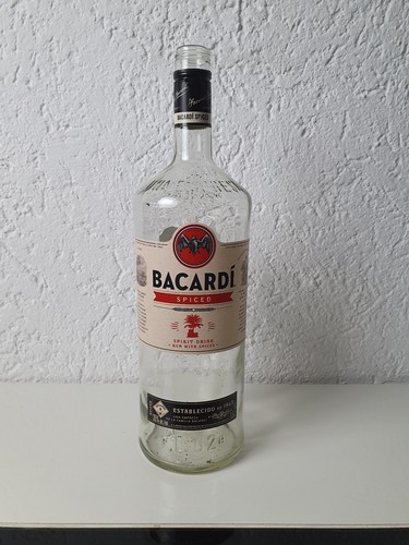 Bacardi spiced bottiglia - bottiglia, vuota