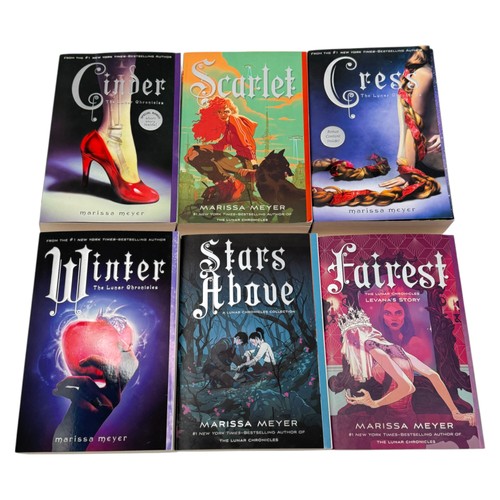 Lunar chronicles lot book pb - lot,