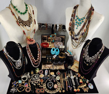 Lotto 125 pezzi gioielli da