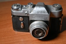 Antica fotocamera russa ZENIT 3M con Industar 50mm f3,5 Scritta in cirillico