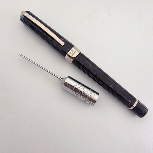 Penna stilografica media