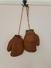 Guantoni da boxe antichi in