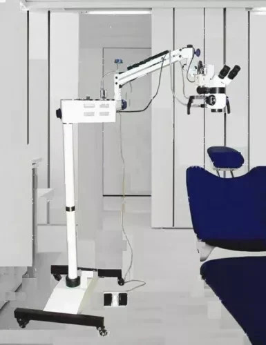 Microscopio chirurgico dentale