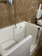 Vasca con sportello per anziani, disabili e persone con difficoltà motorie