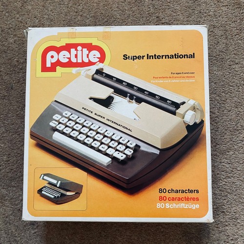 Petite super international - petite,