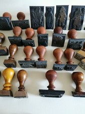 Lotto stampa 36 timbri inchiostro bronzo metallizzato e sigillo cera con supporti legno Francia