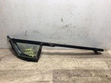 Vetro laterale fisso anteriore