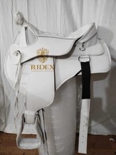 Sella bianca sintetica senza