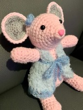 Doudou Souris Tricot coton très doux, rose, yeux et nez de sécurité. Fait Main.