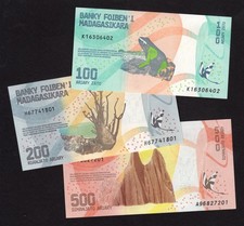 MADAGASCAR lot 3 Billets 100