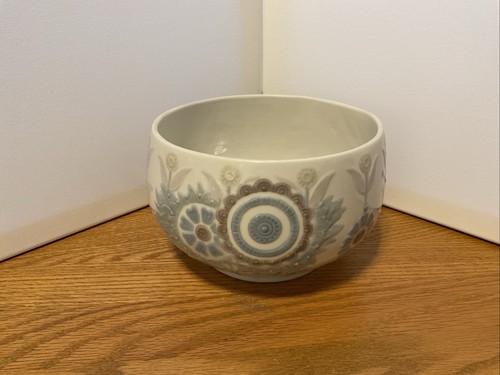 Lladro 1168 bowl with - #1168,