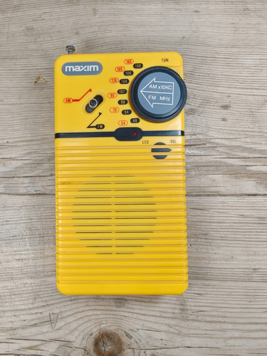 Vintage maxim portable radio - maxim,