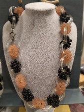 Rara collana in poured glass del 1920, Chanel??