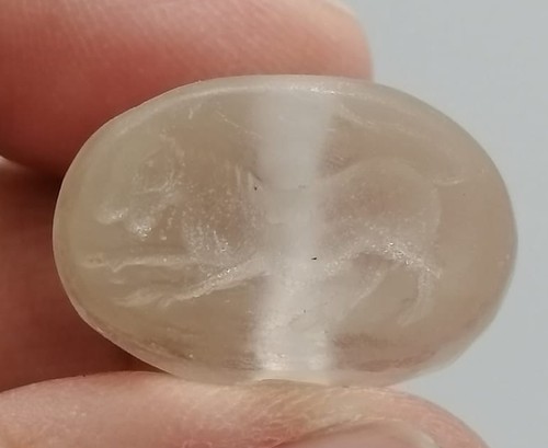 Antico ciondolo pietra bianca