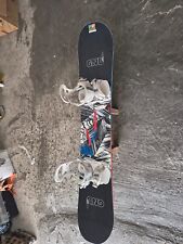 Gnu Carbon Credit 153 cm Snowboard + Attacchi Drake Fifty Tg. L