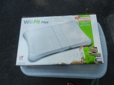 Nintendo Wii Fit Plus con