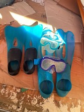 Fins + snorkeling mask for