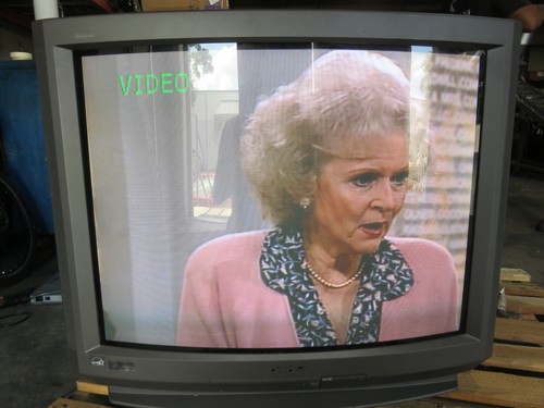Sony trinitron 32v42 - trinitron, 32"