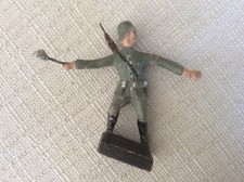 SOLDATINO IN PASTA ANNI '30 ESERCITO TEDESCO CHE LANCIA GRANATA - MARCATO LEYLA