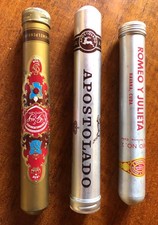 Astucci portasigari di cui uno pieno!