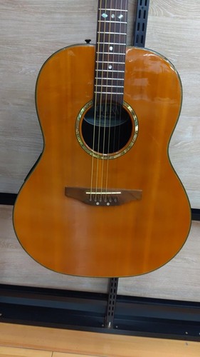 Chitarra acustica elettrica