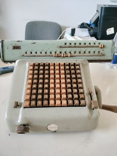 Calcolatrice meccanica vintage - meccanica,