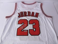 Maglia Michael Jordan firmata