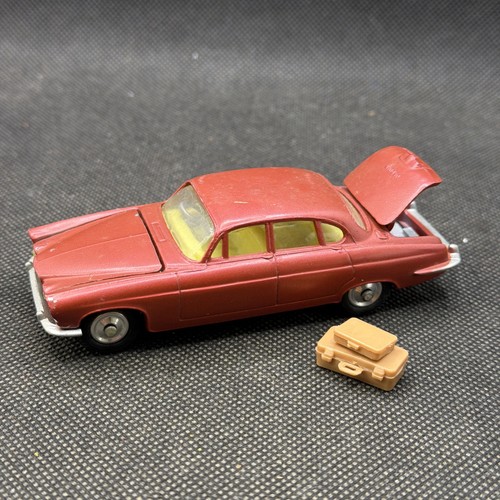 Corgi toys 238 jaguar - corgi,