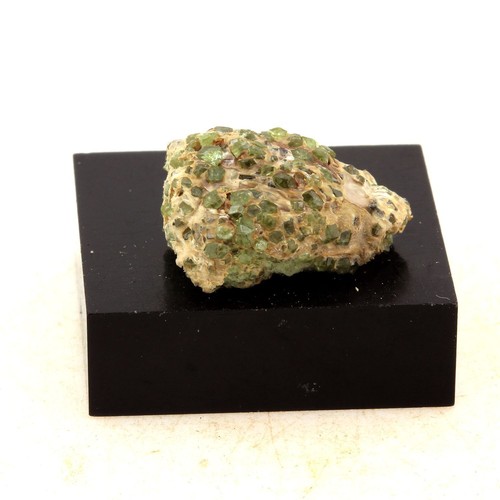 Pietre minerali granato - e,