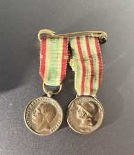 2 Medaglie originali Unità d' Italia con nastro d'epoca e spilla.