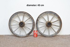 coppia di vecchi carrelli