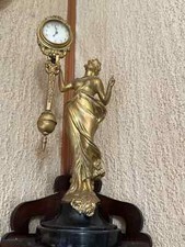 Antica scultura orologio a