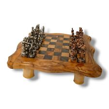 Scacchiera artigianale (7) in legno d'ulivo con pedine in metallo scacchi S7