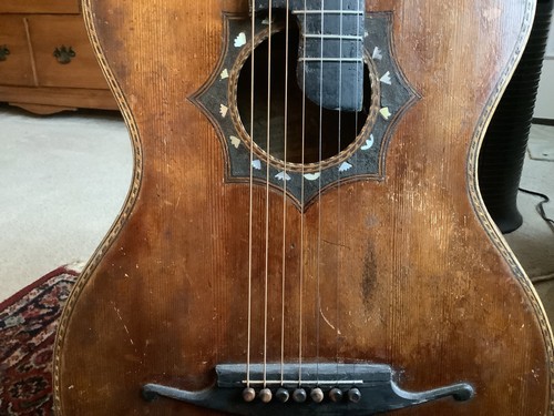 Chitarra vintage russa